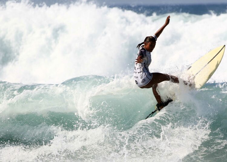 Surfistas salvadoreños incrementan preparación para el World Junior Surfing Championship 2022