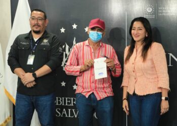 Ministerio de Vivienda entregó a veteranos y excombatientes recursos para la construcción de viviendas