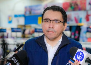 Defensoría del Consumidor realizó inspecciones en los productos de la canasta básica en Walmart Escalón