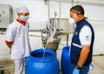 Defensoría del Consumidor verifica estabilidad de precios y abastecimiento de productos lácteos