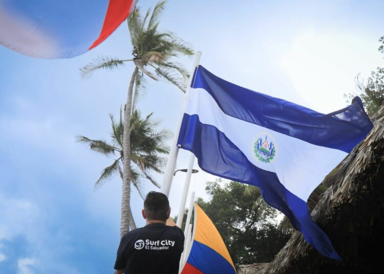Gabinete Turístico listo para iniciar el primer torneo mundial junior de surf en El Salvador