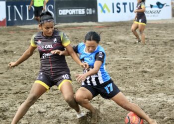 Fátima González y Emerson Cerna son los líderes de goleo en el grupo B de fútbol playa