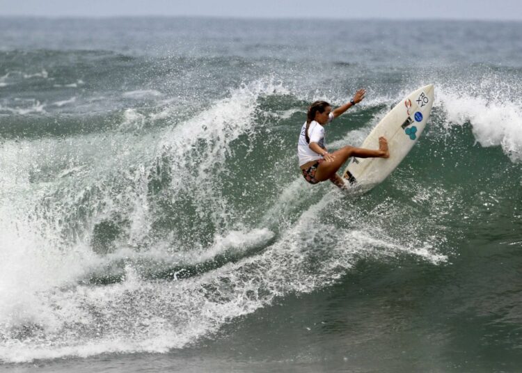 Salvadoreños avanzan en el ISA World Junior Surfing Championship