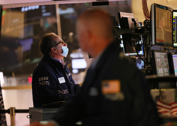 Wall Street, en rojo: luego del alza de tasas se derrumbaron las acciones en la peor rueda en dos años