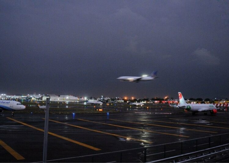 (VIDEO) dos aviones a punto de chocar en el Aeropuerto Internacional de la CDMX