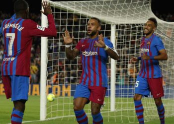 El Barcelona golea sin alharacas al Celta y con susto por Ronald Araújo