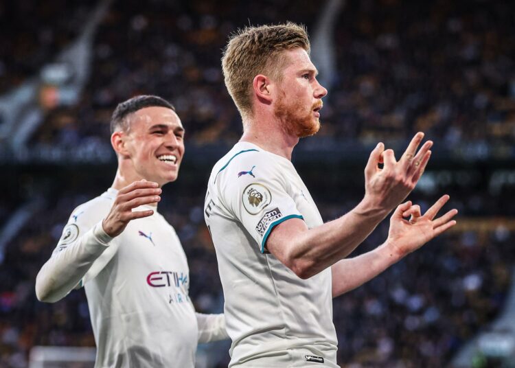 Manchester City goleó 5-1 a los Wolves con póker de De Bruyne y se acerca al título
