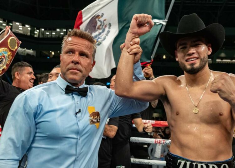 “Zurdo” Ramírez noqueó a Boosel en el cuarto round y ahora buscará enfrentar a Bivol