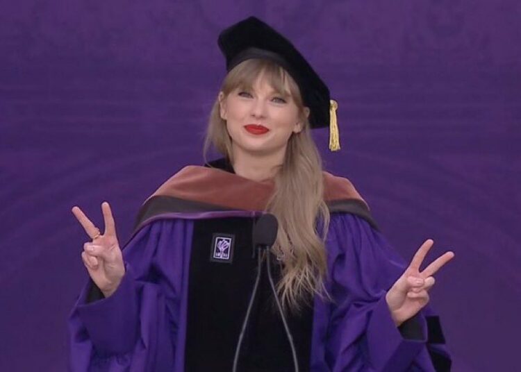 La cantante Taylor Swift recibió un doctorado Honoris Causa de la Universidad de Nueva York