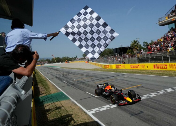 Verstappen ganó el GP de España de la Fórmula 1 y aprovechó el abandono de Leclerc para liderar el campeonato
