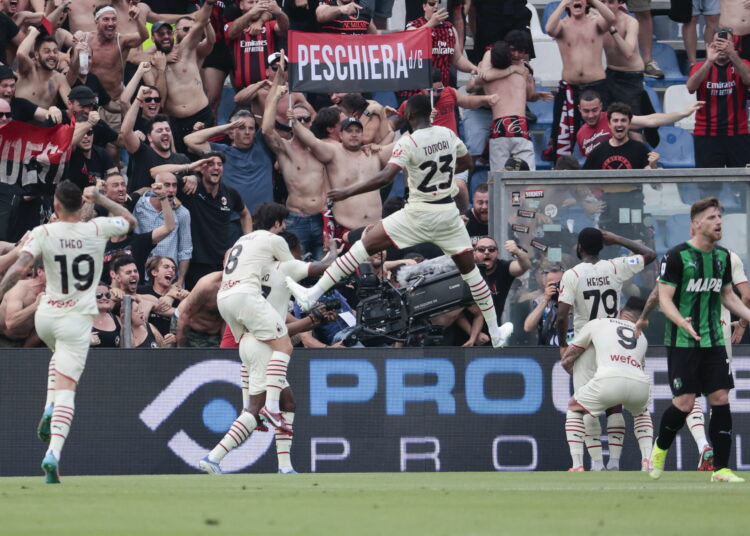 El Milan goleó 3-0 al Sassuolo y volvió a ganar la Serie A de Italia luego de 11 años