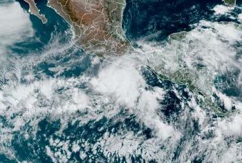 (VIDEOS) Huracán Agatha tocó tierra como categoría 2 en Oaxaca, México