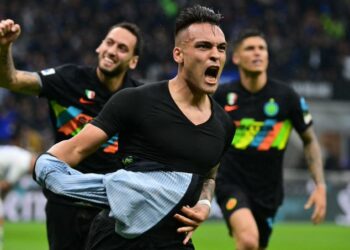 Lautaro Martínez salvó al Inter con un doblete, lo dejó a dos pasos del título en la Serie A y rompió un récord de su carrera