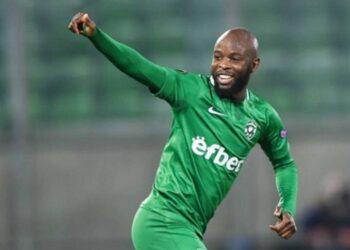 Muere a los 29 años el exfutbolista del Ajax Jody Lukoki tras recibir una paliza de varios familiares