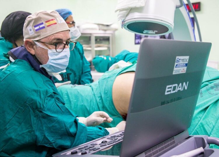 Salud continúa con jornada de cirugías urológicas