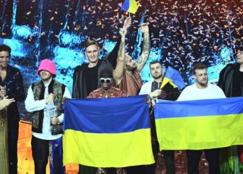 El líder de la banda que ganó el Eurovision volvió a Ucrania para seguir luchando contra Rusia