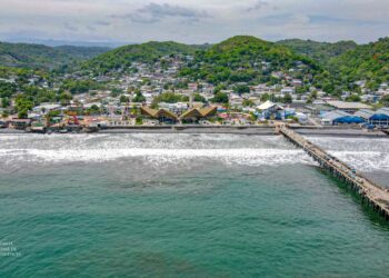 Funcionarios de Gobierno y Comisión de Trabajo coordinan programas de capacitación para habitantes de La Libertad