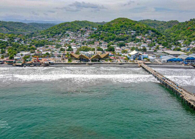 Funcionarios de Gobierno y Comisión de Trabajo coordinan programas de capacitación para habitantes de La Libertad