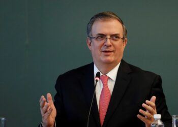 El canciller mexicano Marcelo Ebrard anuncia que buscará la candidatura para las presidenciales de 2024