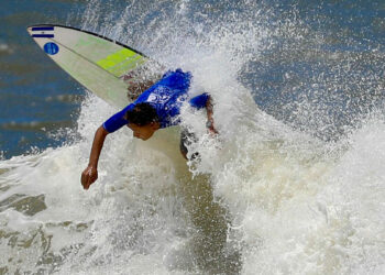 Marvin Rodríguez avanzó en el ISA World Junior Surfing Championship 2022