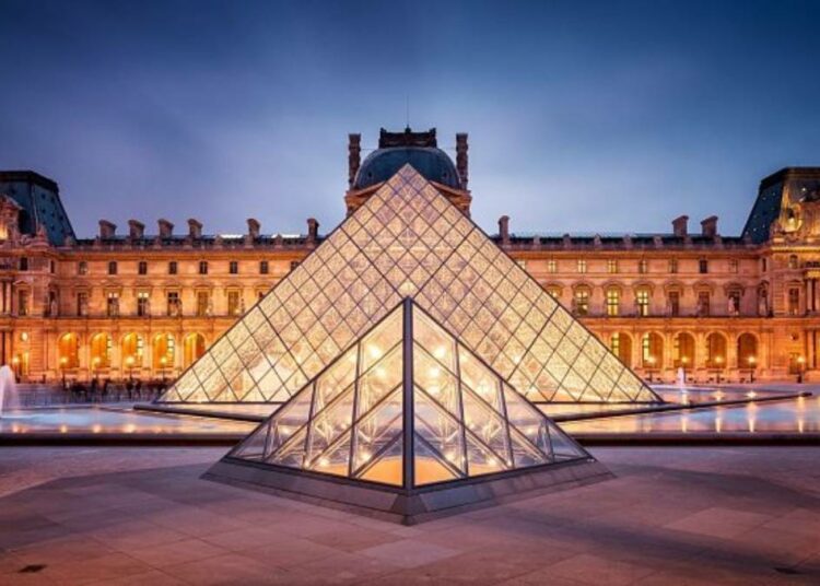 Acusan al expresidente del Museo del Louvre de tráfico de obras de arte