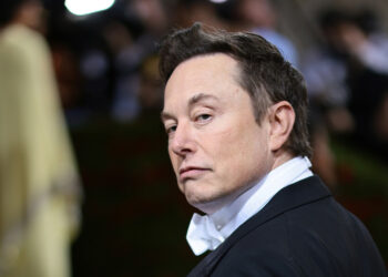 Elon Musk fue demandado por una azafata por conducta sexual inapropiada y SpaceX habría pagado 250.000 dólares por su silencio