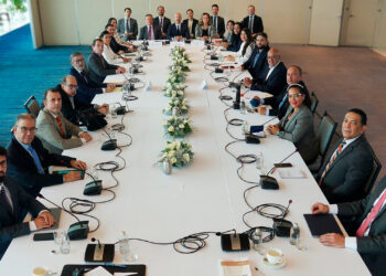 Chavismo y oposición retoman diálogo tras anuncio de EE.UU.