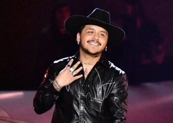 Christian Nodal sorprende con radical cambio de look