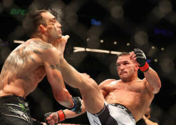 (VIDEO) Michael Chandler noqueó a Tony Ferguson con una de las patadas más brutales de la UFC