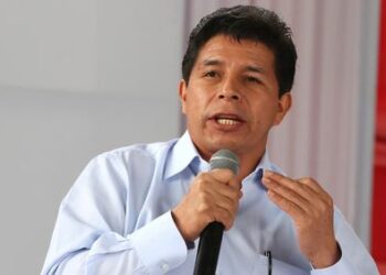 Fiscalía amplía investigación contra presidente de Perú por tráfico de influencias