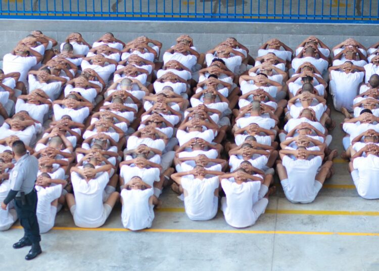 Fiscalía confirma que 20,799 pandilleros permanecerán en prisión mientras continúan procesos en su contra