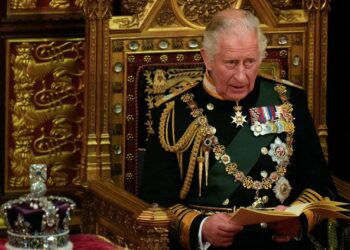 El Príncipe Carlos reemplazó por primera vez a la reina Isabel II en el emblemático “discurso del trono”