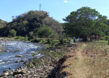 Socorristas recuperan cuerpo de un adulto mayor en río Acelhuate