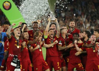 Roma 1-0 Feyenoord: La ‘loba’ de Mourinho es el primer campeón de la Conference League