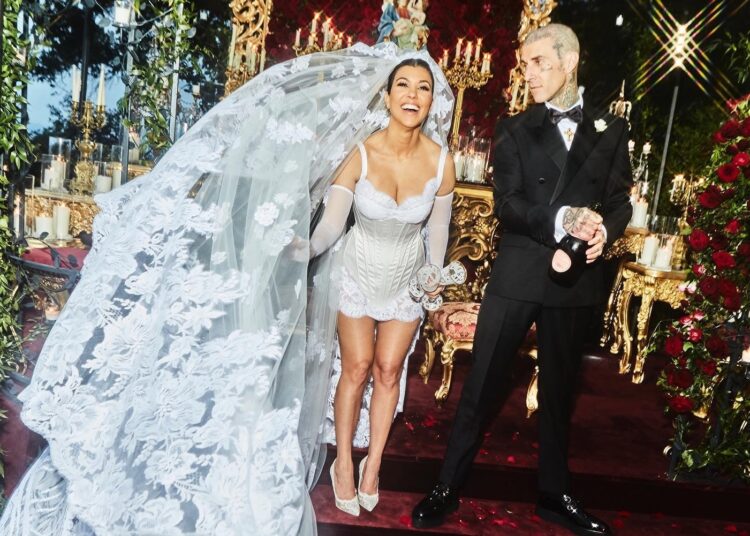 Kourtney Kardashian y Travis Barker se casaron en millonaria boda en Italia