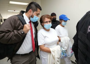 Juez decreta arresto domiciliar para Violeta Menjívar y Erlinda Handal acusadas de recibir sobresueldos