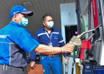 Continúan las verificaciones del cumplimiento de medidas en gasolineras de San Salvador y Cuscatlán
