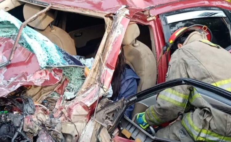 Una persona resultó gravemente lesionada en accidente sobre carretera de Sonsonate hacia Acajutla