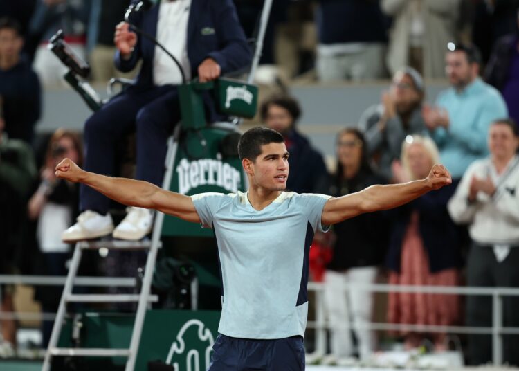 Carlos Alcaraz se toma revancha ante Korda y se mete a octavos del Roland Garros