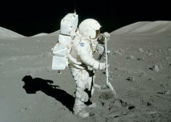 La NASA estudia varios fragmentos de la Luna que llevaban medio siglo almacenados