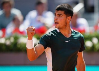 Carlos Alcaraz dio un golpe histórico en el Masters 1000 de Madrid: eliminó a Rafael Nadal y jugará ante Djokovic en semifinales