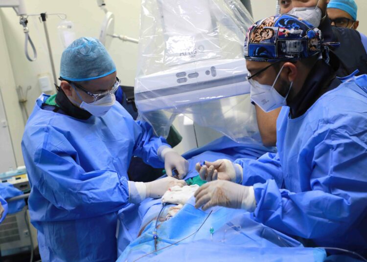 ISSS realiza por primera vez modernas cirugías de cateterismo cardíaco