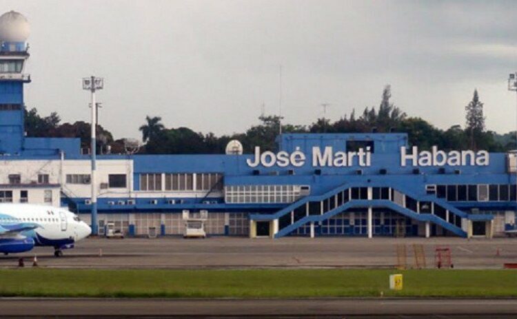 EE.UU. suaviza su política hacia Cuba al permitir más vuelos, remesas y reunificaciones familiares