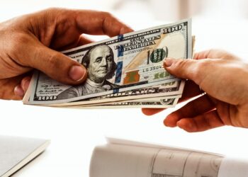 Salvadoreños en el exterior podrán abrir cuentas de ahorro vía electrónica