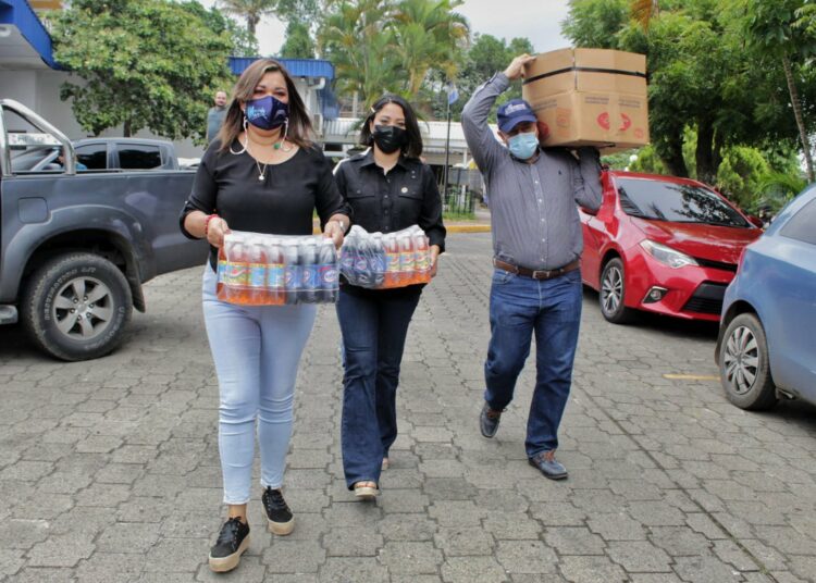 Diputados comparten con madres ingresadas en hospitales en ocasión de celebrarse su día