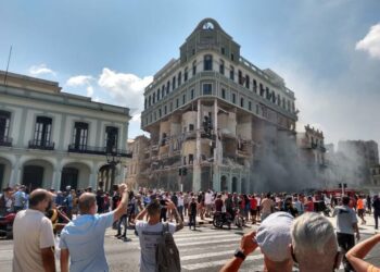 (VIDEOS ) La explosión que destruyó el hotel Saratoga en La Habana dejó al menos ocho muertos