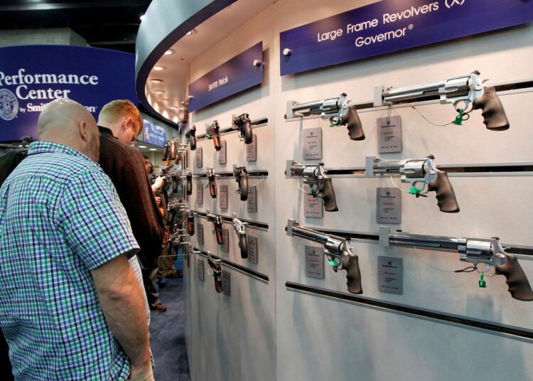 Luego de la muerte de 19 niños en Texas, Nueva York permitirá demandar a los fabricantes de armas por su responsabilidad en casos de violencia armada