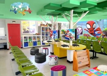 Diputados de Nuevas Ideas hacen entrega de centro de entretenimiento en el Hospital Benjamín Bloom