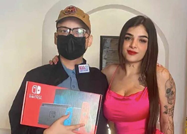 Karely Ruíz cumple su promesa y le regala quimioterapia a uno de sus seguidores