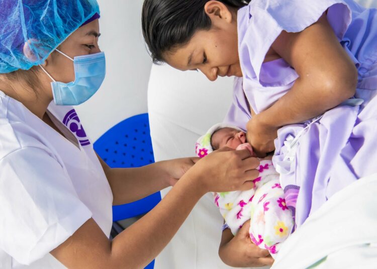 Profesionales del Hospital Nacional de la Mujer y Hospital 1º de Mayo son formados por consultores en atención de casos de alto riesgo